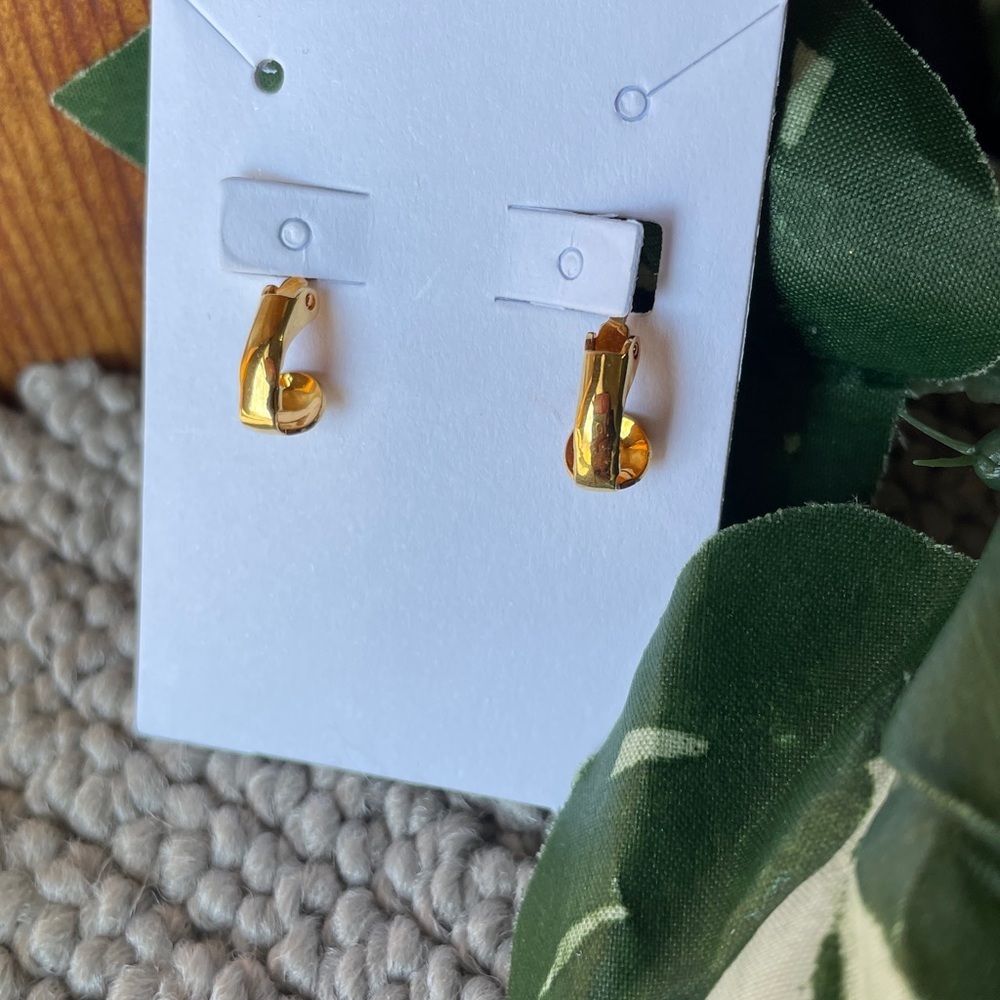 Vintage Gold Tone Clip Earrings - Picture 2 of 2
